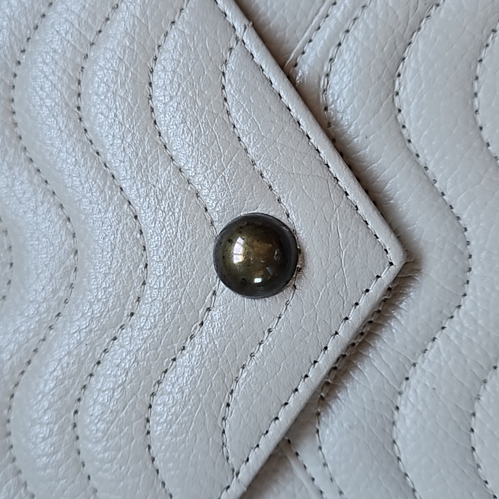 Yves Saint Laurent Vintage Quilted Wave Cream Caviar Leather Clutch Bag EUC - Picture 3 of 12